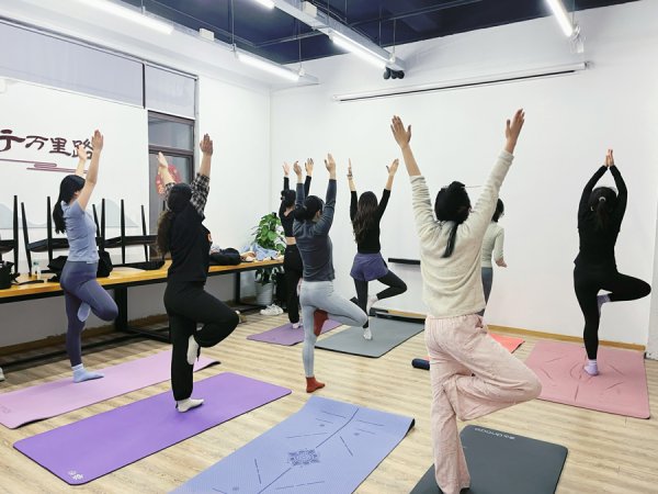 放工停止“躺平”！瑜伽、网球、非遗手工……金山卫镇青大除夜校等你来